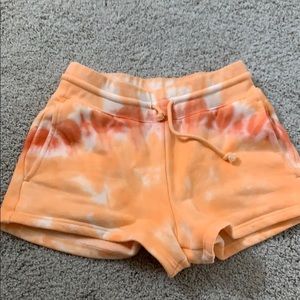 ARITZIA TNA tie dye shorts!